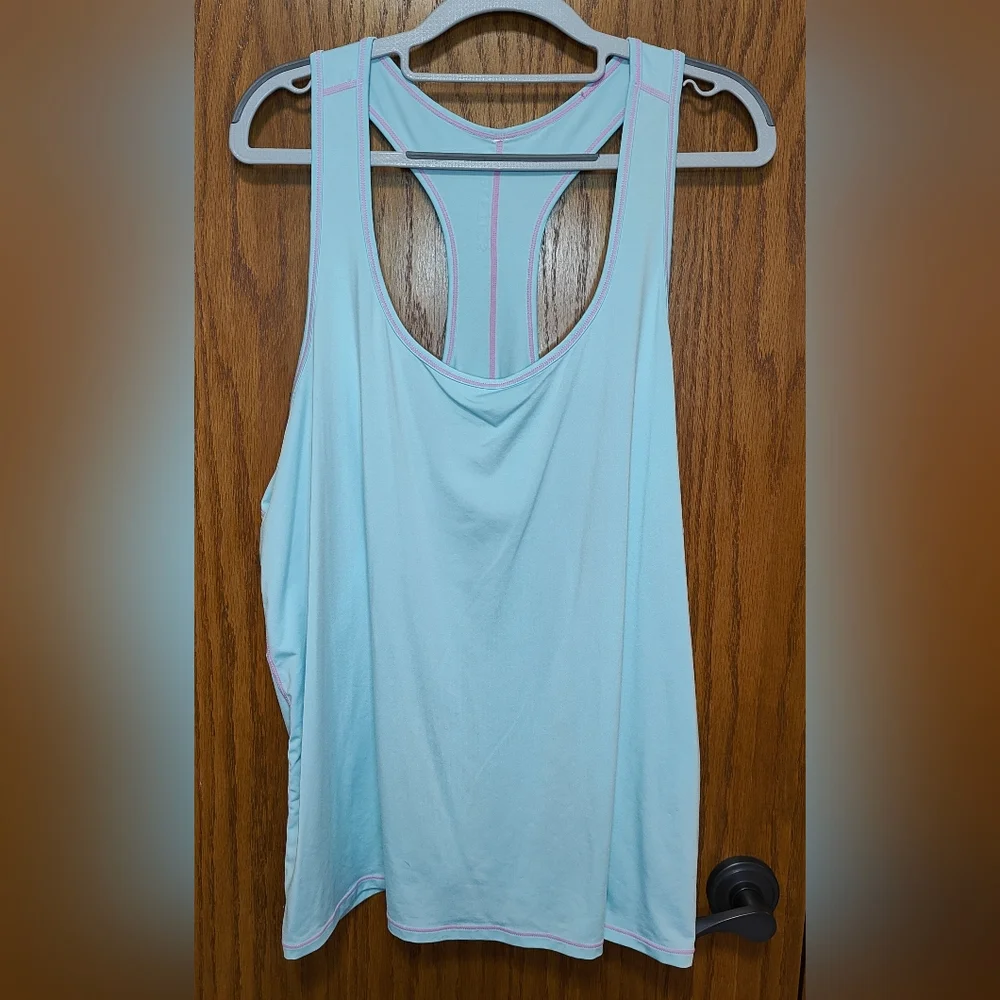 Women's Fabletics Light Aqua Blue Racer Back Tank Top, 1X - Picture 1 of 4